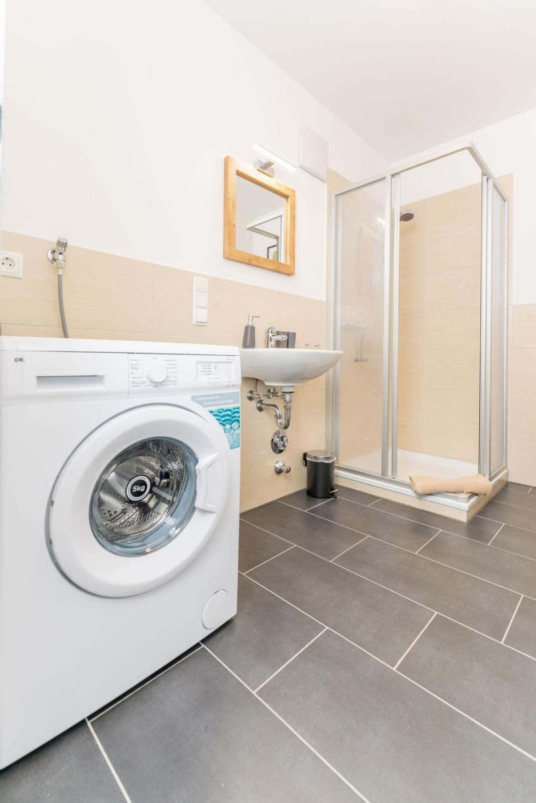 Modernes Apartment Mit Privatem Stellplatz Wenige Minuten Von Der Innenstadt & Mosel Coblenza Esterno foto