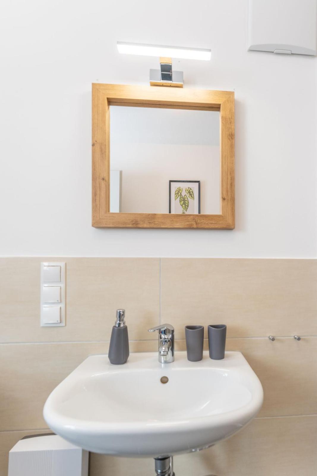 Modernes Apartment Mit Privatem Stellplatz Wenige Minuten Von Der Innenstadt & Mosel Coblenza Esterno foto