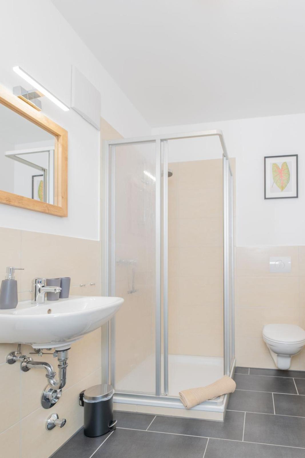 Modernes Apartment Mit Privatem Stellplatz Wenige Minuten Von Der Innenstadt & Mosel Coblenza Esterno foto